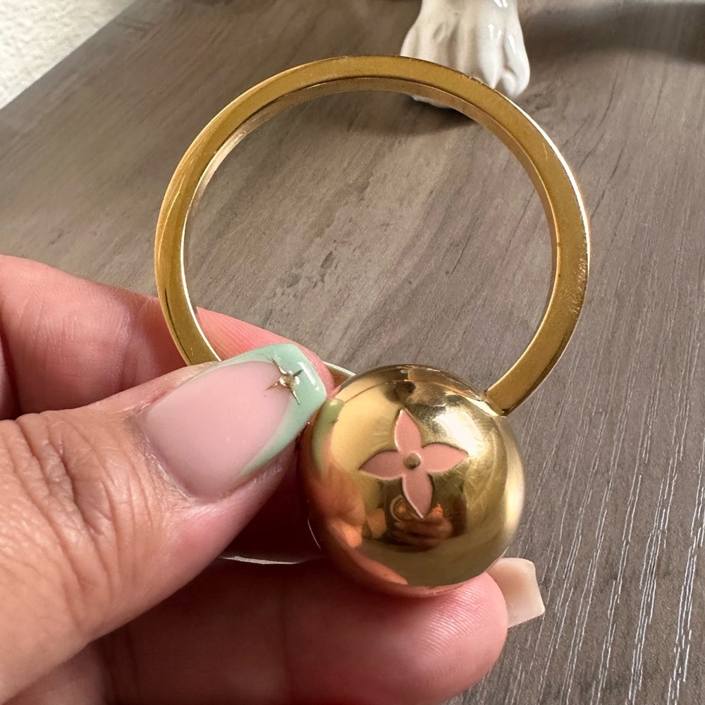 Louis Vuitton LV Circle Bag Charm / Key Holder - Picture 3 of 7